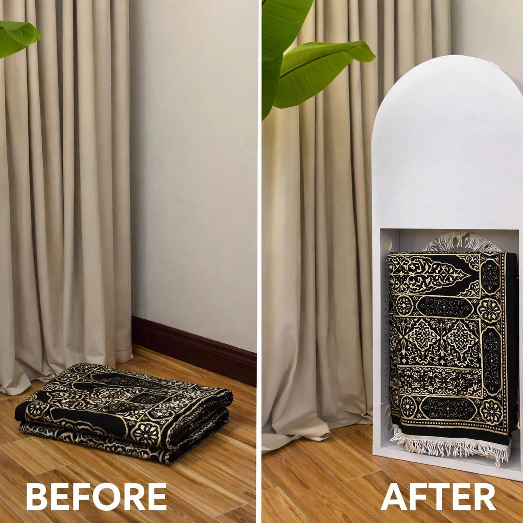 Le coin prière avec l'inscription “حي على الصلاة”